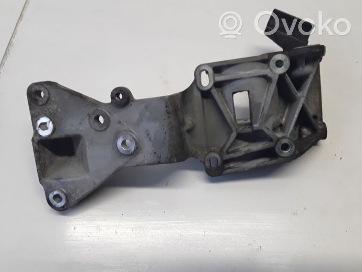 Volvo C30 Support de compresseur de clim 30750940