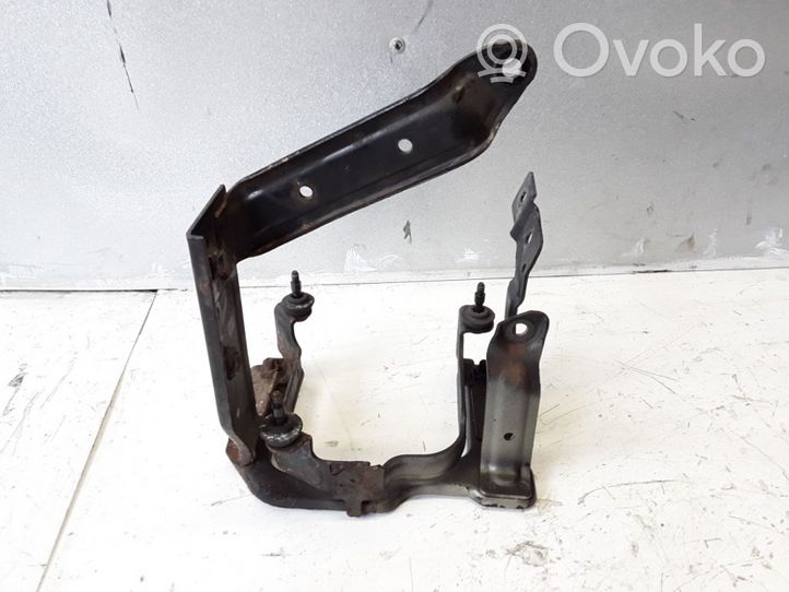 Volvo S40 Power steering pump mounting bracket 