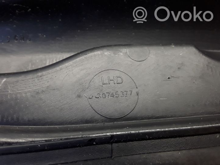 Volvo V50 Priekinio stiklo apdaila 30745377