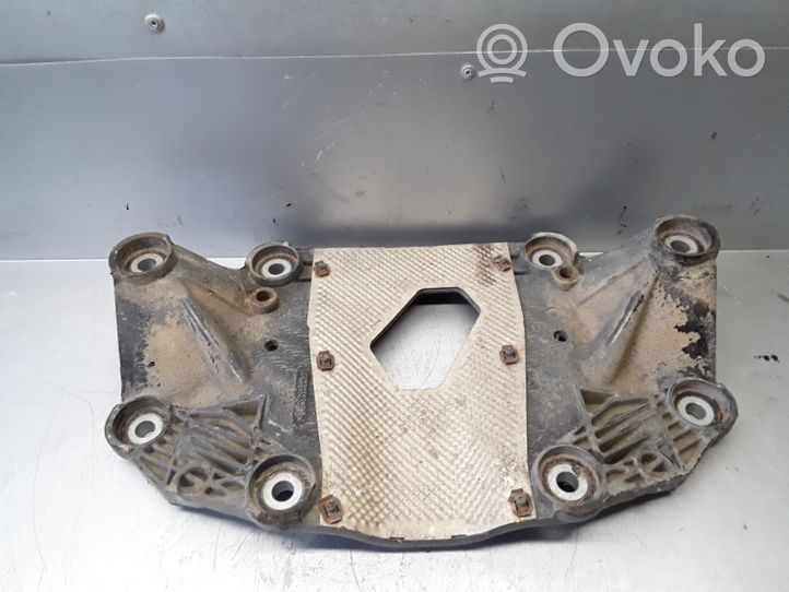 Volvo XC70 Rear differential/diff mount bracket 30639931