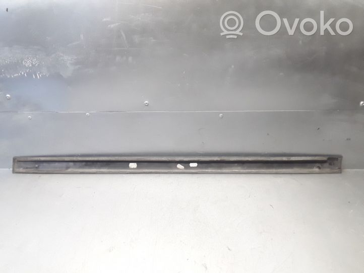 Volvo V70 Rivestimento della portiera anteriore (modanatura) 08693518