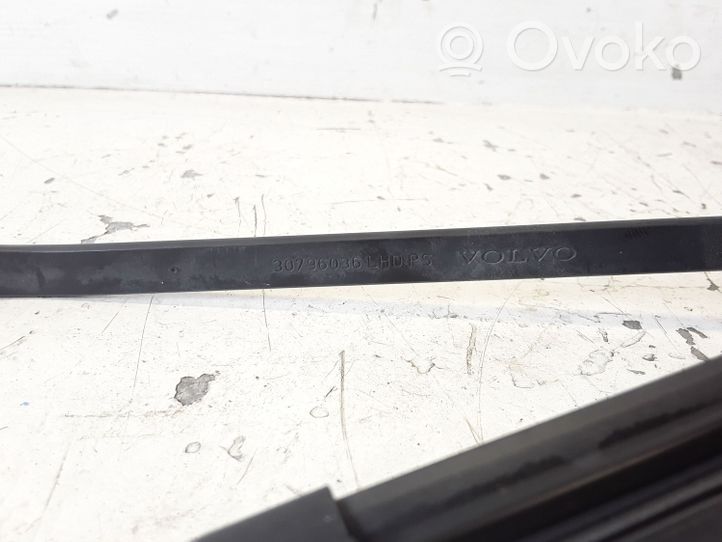 Volvo V70 Windshield/front glass wiper blade 30796036