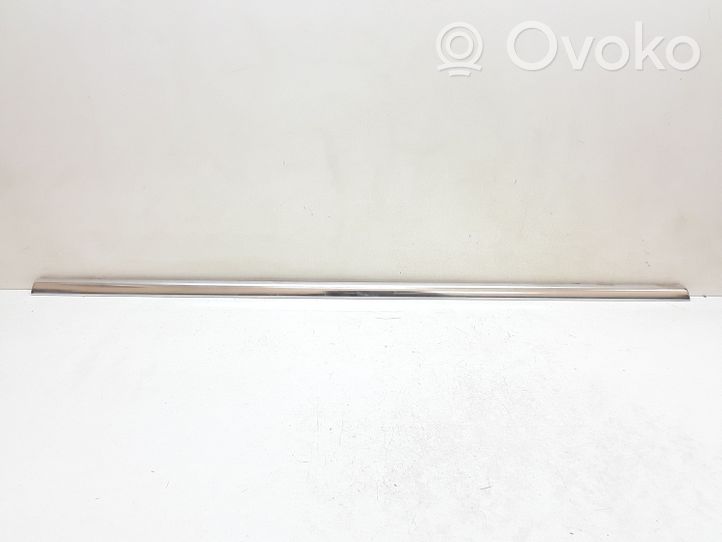 Volvo V70 Rivestimento modanatura del vetro della portiera anteriore 08663925
