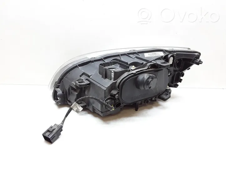 Volvo S60 Lampa przednia 31420270