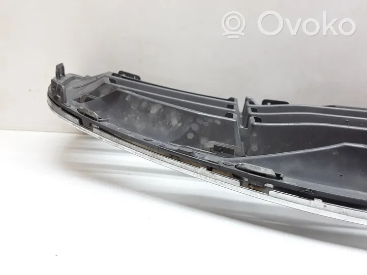 Volvo V60 Maskownica / Grill / Atrapa górna chłodnicy 31364101