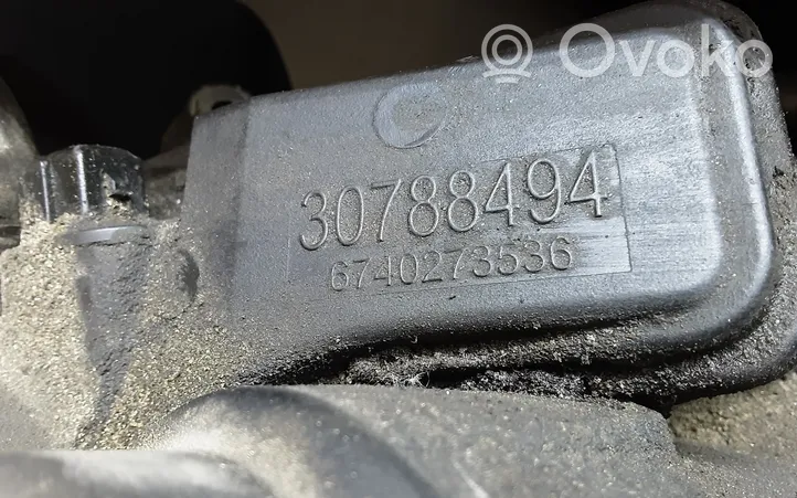 Volvo V70 Supporto di montaggio del filtro dell’olio 30788494