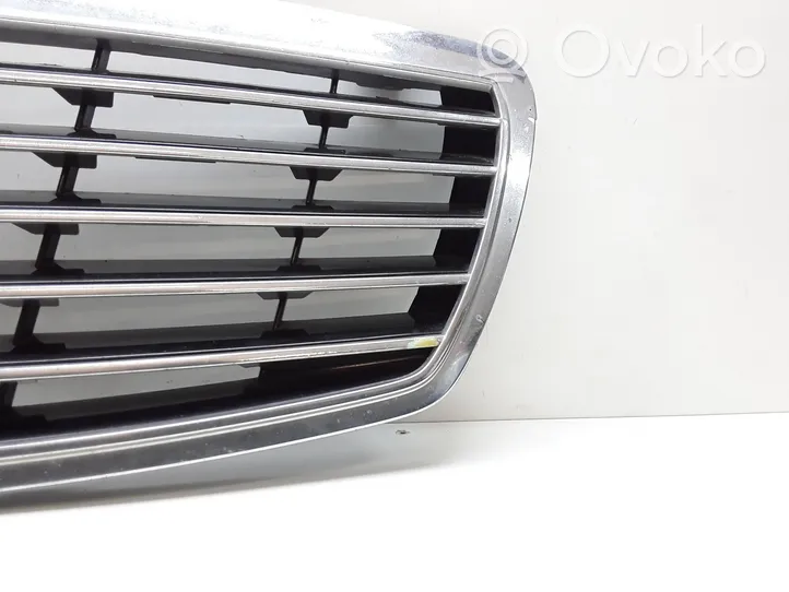 Mercedes-Benz E W211 Grille calandre supérieure de pare-chocs avant A2118800383