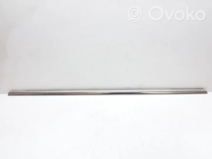 Volvo V70 Takaoven lasin muotolista 