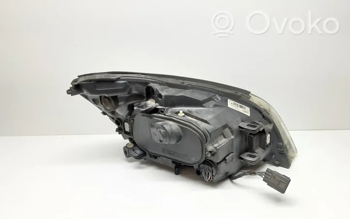 Volvo V60 Lampa przednia 31299996