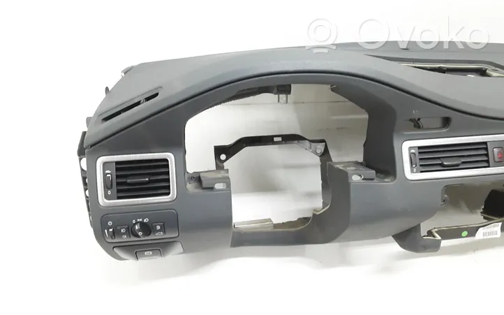 Volvo V70 Dashboard 8648858