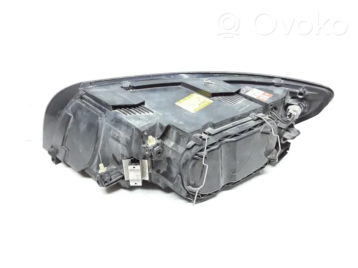 Volvo V50 Lampa przednia 30698890