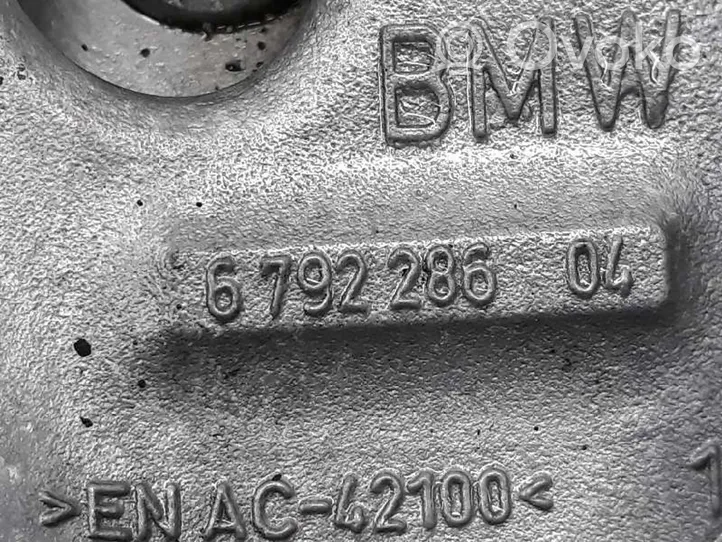 BMW 7 G11 G12 Zwrotnica koła przedniego 6792286