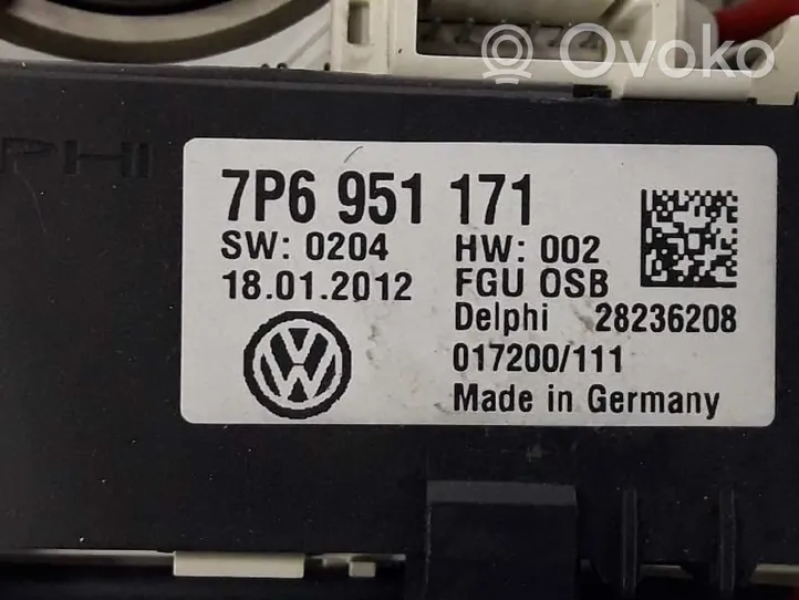 Volkswagen Touareg II Panel oświetlenia wnętrza kabiny 7P6951171