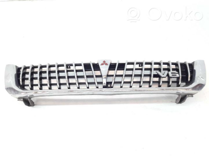 Mitsubishi Montero Grille inférieure de pare-chocs avant MR221211