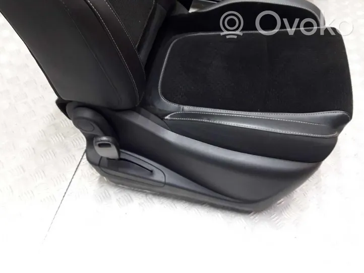 Renault Megane IV Fotele / Kanapa / Komplet 