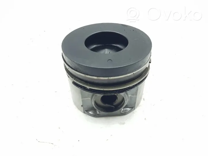 Nissan Patrol Y61 Piston avec bielle 12010VC112