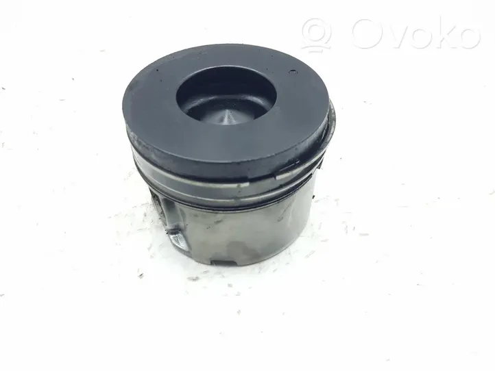 Nissan Patrol Y61 Piston avec bielle 12010VC112