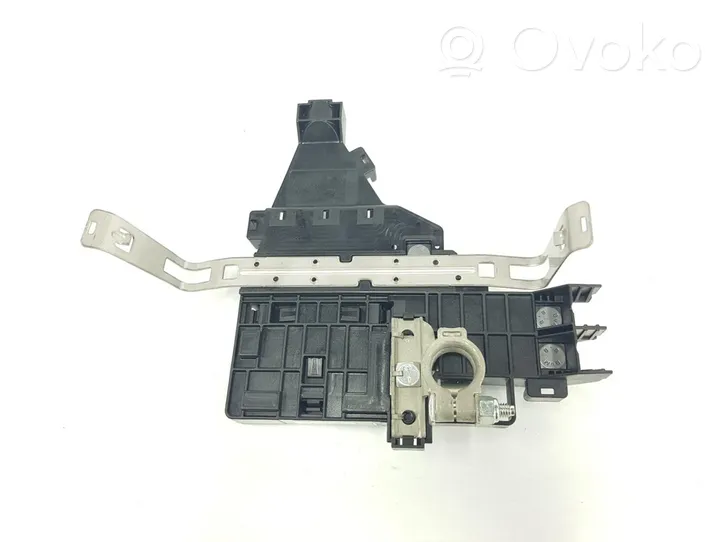 Dacia Duster Ramka / Moduł bezpieczników 030111401