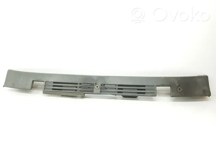 Mercedes-Benz 100 W631 Rivestimento del tergicristallo A6316200334