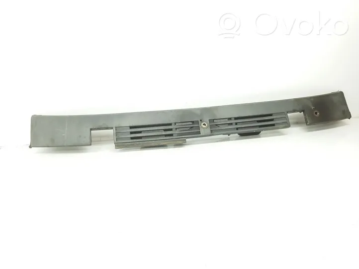 Mercedes-Benz 100 W631 Rivestimento del tergicristallo A6316200334