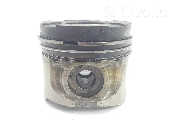 Mitsubishi L200 Piston avec bielle 1110C316