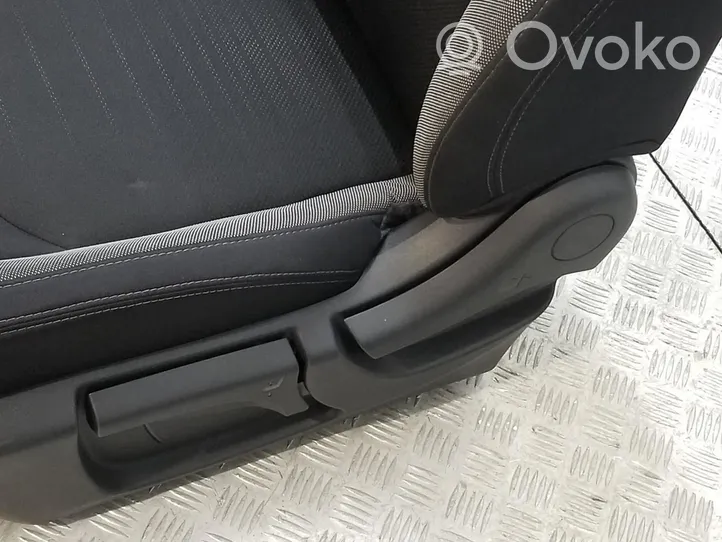 Nissan Qashqai Sēdekļu komplekts 