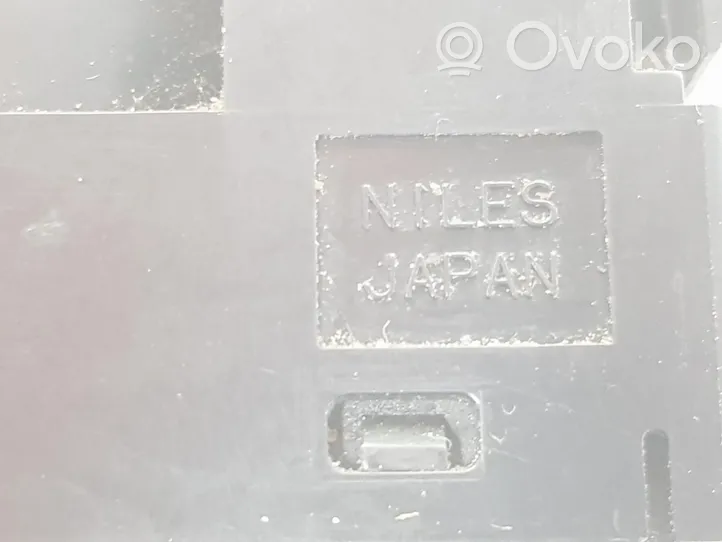 Nissan Navara Przycisk regulacji lusterek bocznych 25570BM400