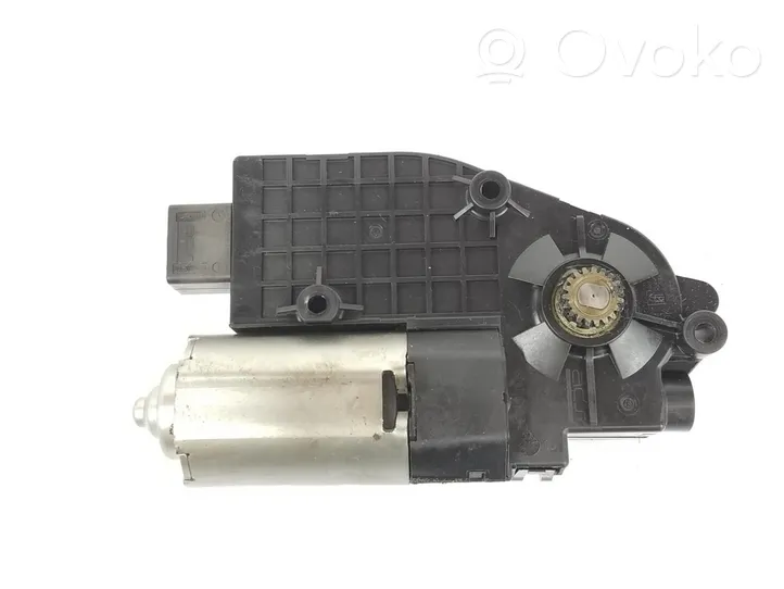 Nissan Qashqai Instalacja szyberdachu elektrycznego 3R5214B0992