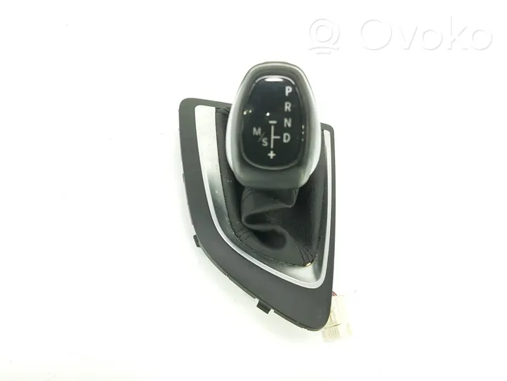 BMW 2 F46 Perilla/embellecedor de cuero de la palanca de cambios 61319391195