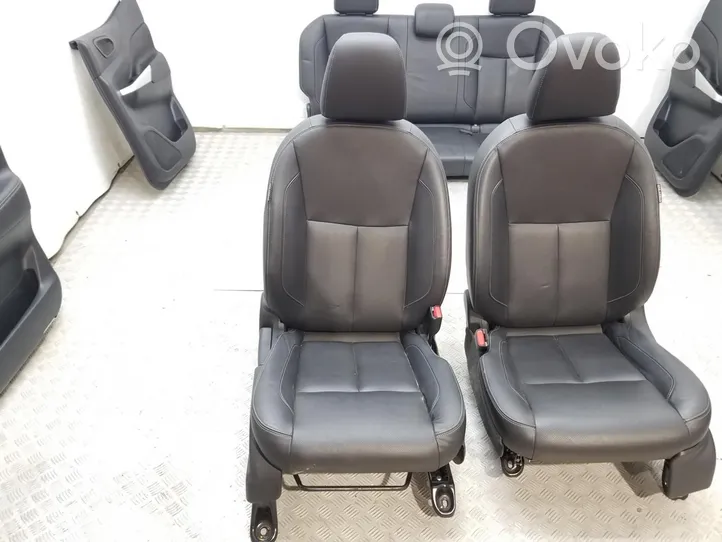 Nissan Navara D23 Fotele / Kanapa / Komplet ASIENTOSCUERO
