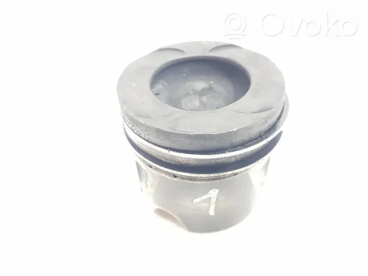 Mercedes-Benz ML AMG W166 Piston avec bielle A6510302017