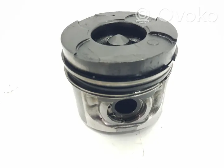 Mitsubishi L200 Piston avec bielle 1110A594