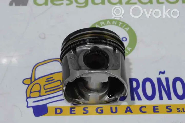 Renault Trafic I Piston avec bielle 7701479102