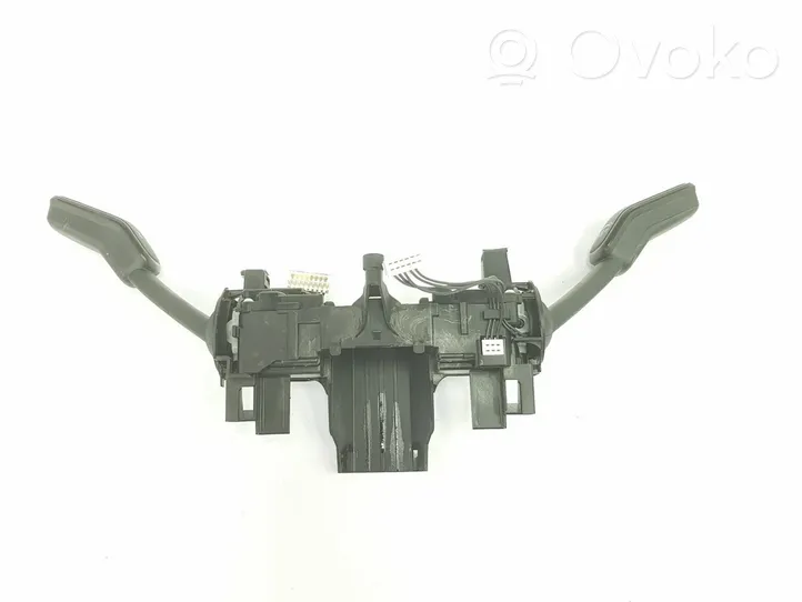 Volkswagen Tiguan Boutons / interrupteurs volant 5Q1953521M