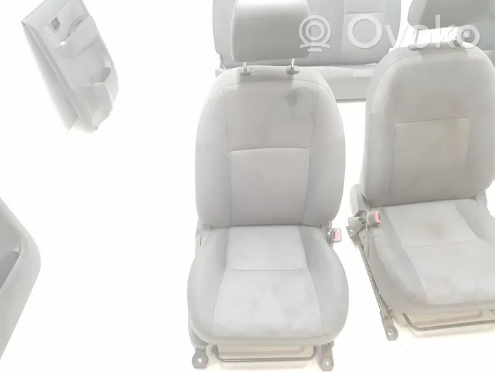 Toyota Hilux (AN10, AN20, AN30) Sėdynių komplektas 