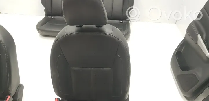 Nissan Navara D23 Sėdynių komplektas 