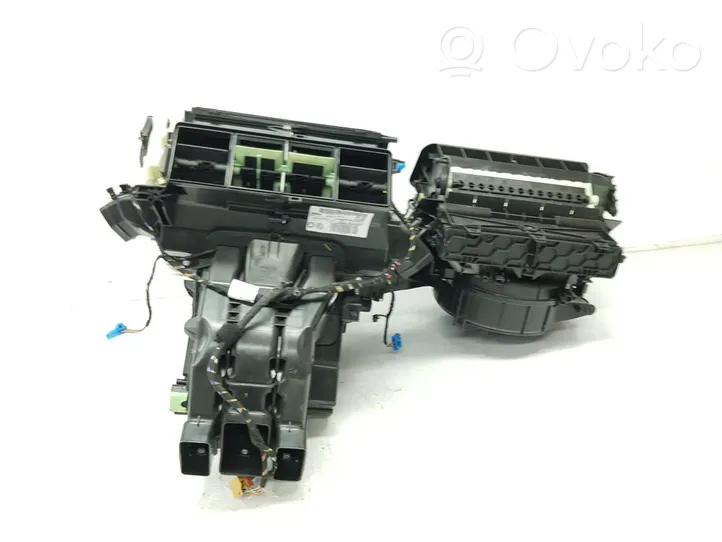 Audi Q3 F3 Sisälämmityksen ilmastoinnin korin kotelo 5Q1820353J