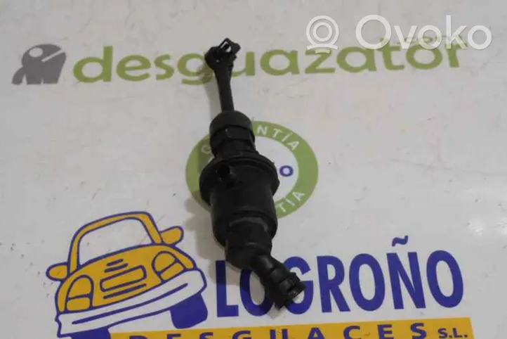 Renault Twingo II Clutch slave cylinder 8200368406