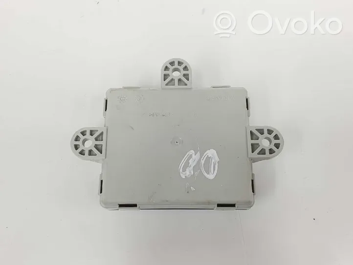 Volvo S60 Oven keskuslukituksen ohjausyksikön moduuli 31343148