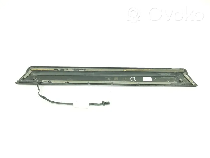 Audi Q3 F3 Etuoven lista (muoto) 83A947418