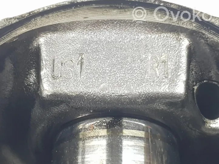 Volvo C30 Tłok z korbowodem 31251339