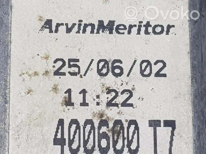 Nissan Primera Moteur de lève-vitre de porte arrière 82700AV610