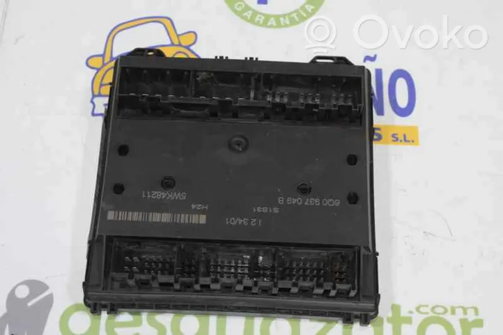 Volkswagen Polo Oven keskuslukituksen ohjausyksikön moduuli 6Q0937049B