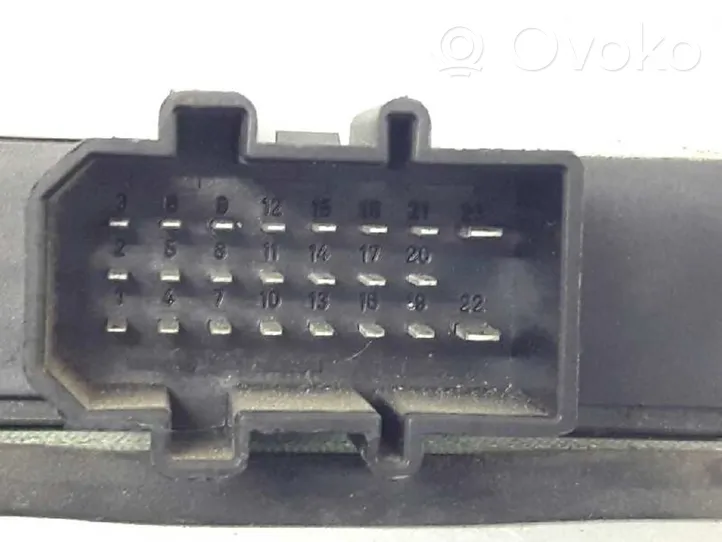 Audi A4 S4 B5 8D Amplificatore 8E9035223