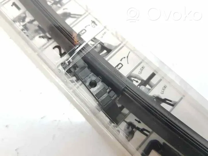 Nissan Qashqai Windshield/front glass wiper blade 568420