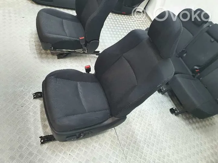 Toyota Land Cruiser (J120) Fotele / Kanapa / Komplet 