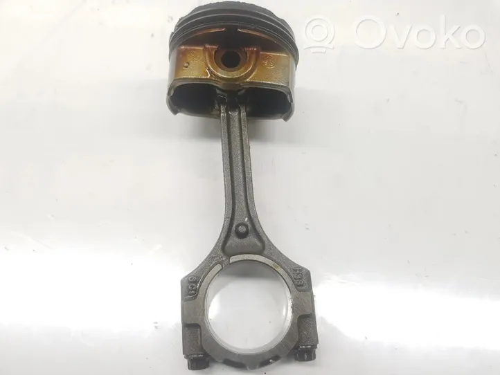 Hyundai Tucson TL Connecting rod/conrod 235102B010