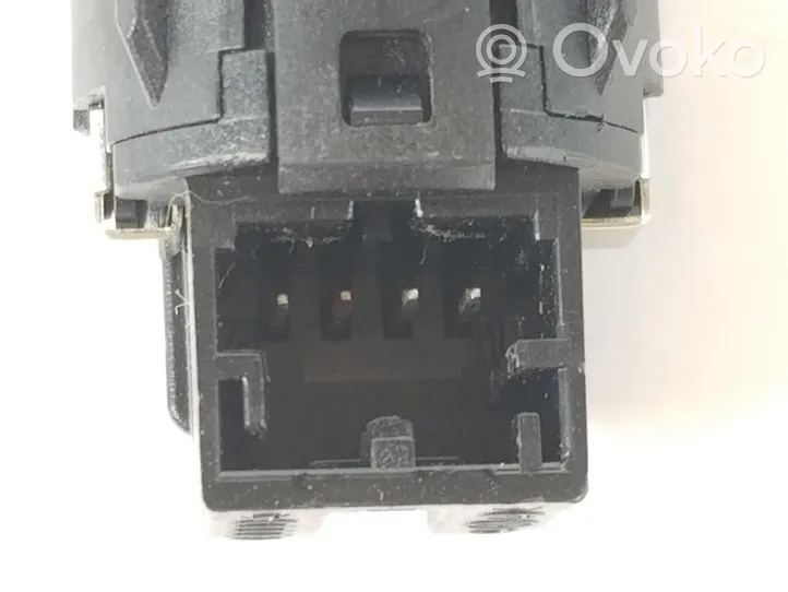 Audi A4 S4 B8 8K Interruttore a pulsante start e stop motore 8K0905217A