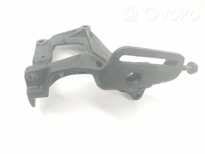 Mitsubishi Montero Support de générateur / alternateur MR398428