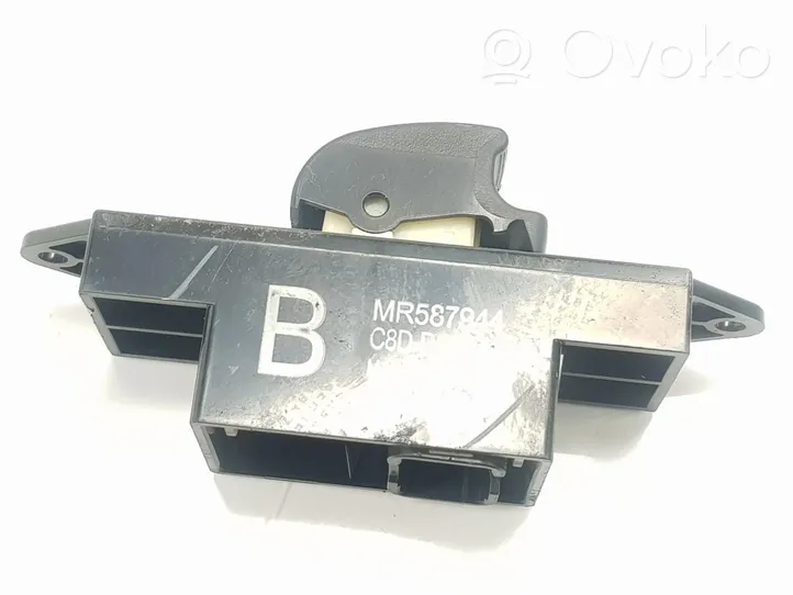 Mitsubishi ASX Interruttore di controllo dell’alzacristalli elettrico MR587944